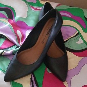 Black pumps... casual or dressy...gently worn